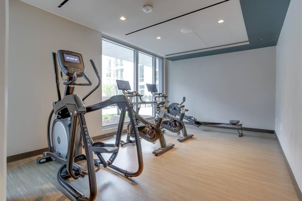 Stylish Condo At Clarendon With Rooftop Views Arlington Eksteriør bilde