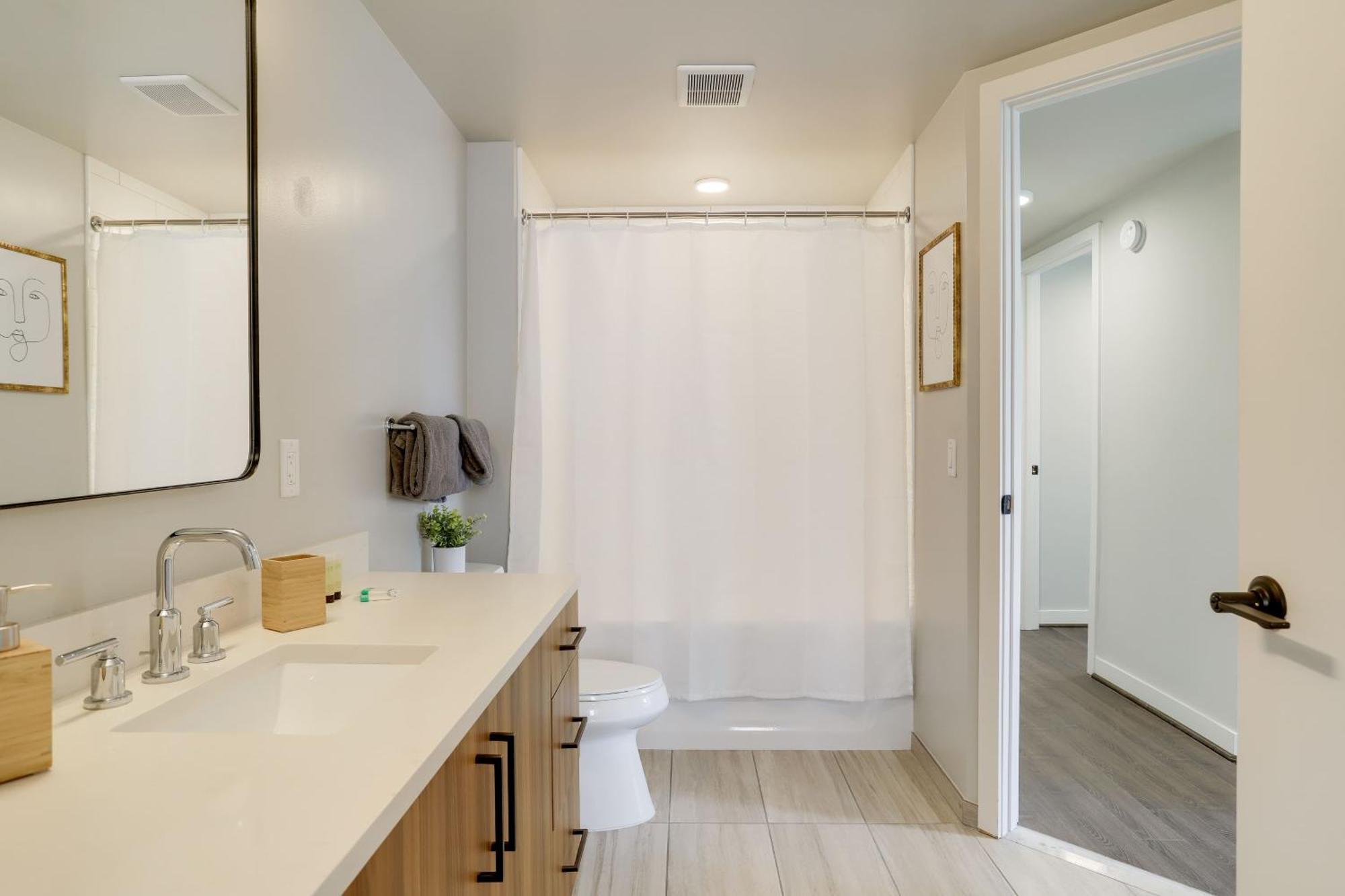 Stylish Condo At Clarendon With Rooftop Views Arlington Eksteriør bilde