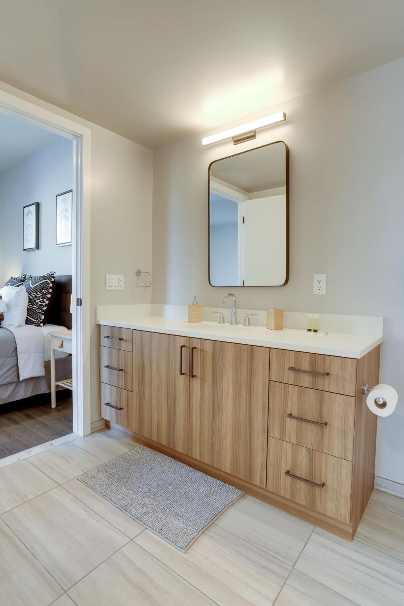 Stylish Condo At Clarendon With Rooftop Views Arlington Eksteriør bilde